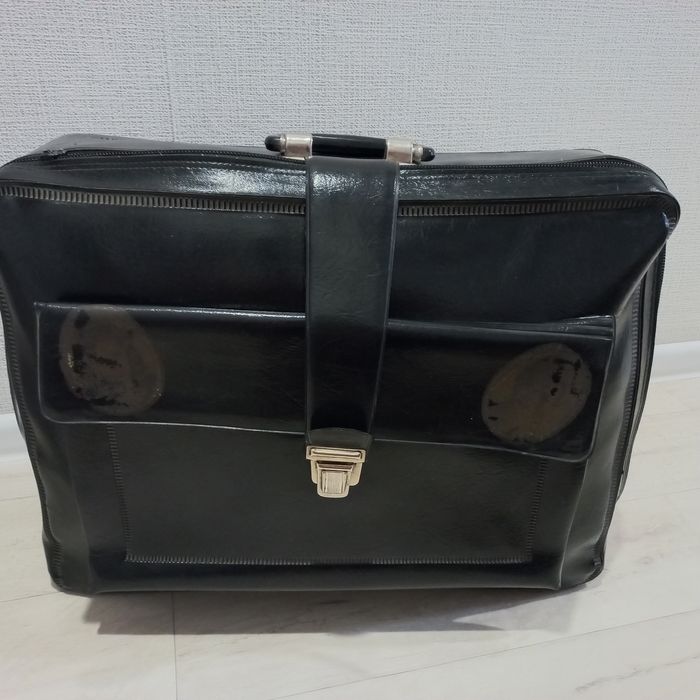 Продам чемодан старинной модели