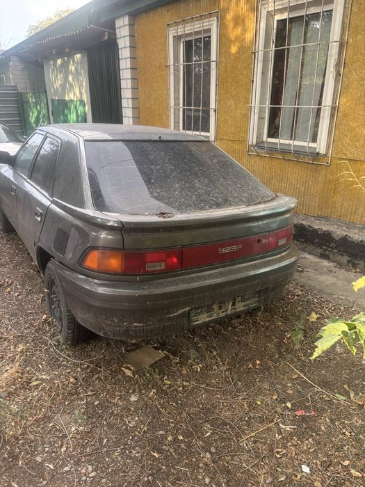 Mazda 323F первого поколения (BG)