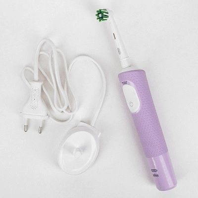 Электрическая зубная щетка Oral-B Vitality Pro