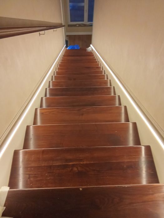 Tamplar execut uși de lemn masiv foișoare terase scări