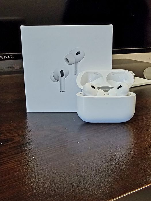 Apple AirPods Pro - НОВИ, отворена кутия, с всичко нужно в кутията.