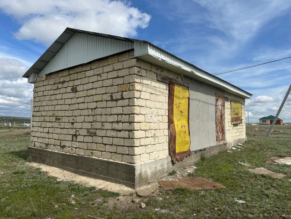 Продам землю с черновой домом