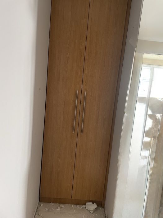 Дървен Гардероб