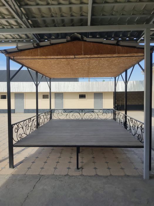 Тапчан с навесом