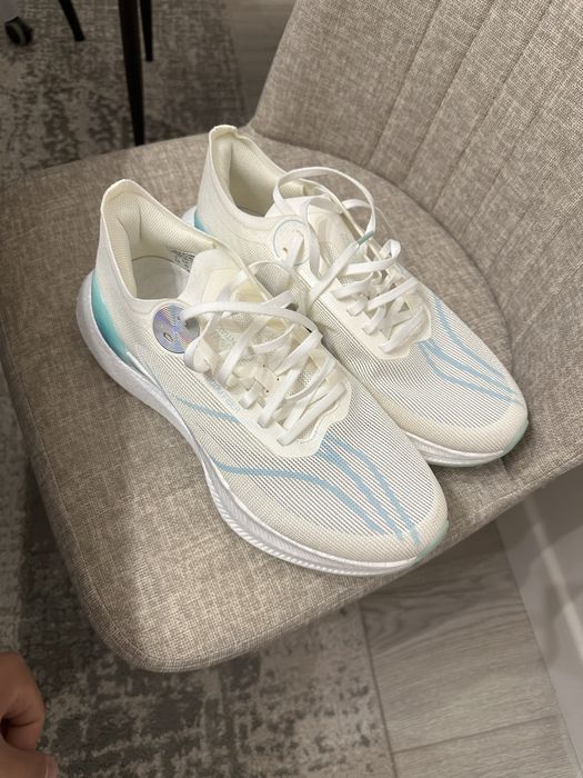 Проффесиональные беговые кросовки от бренад Li-Ning