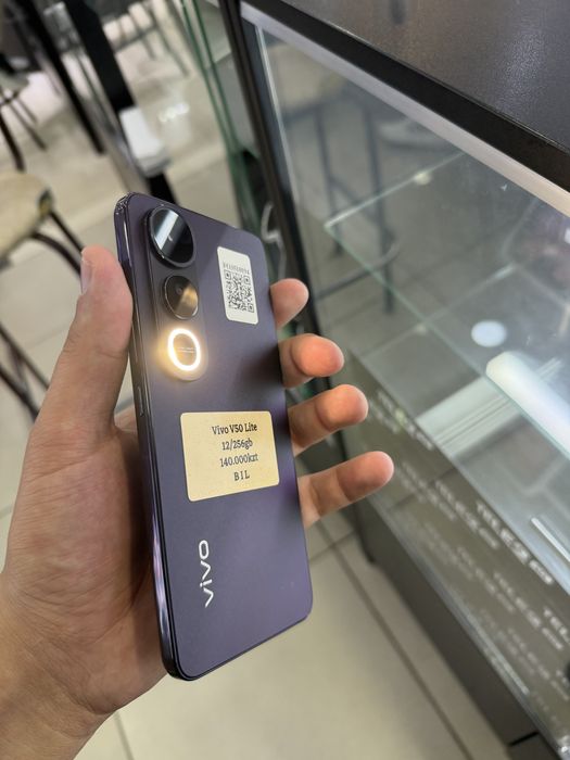 Vivo v50 lite,honor 200