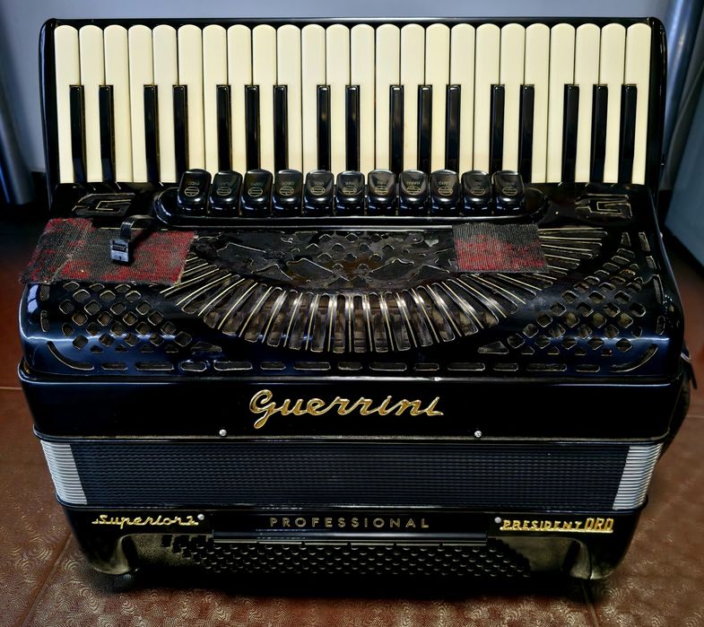Vând Acordeon Guerrini President Oro Superior 2