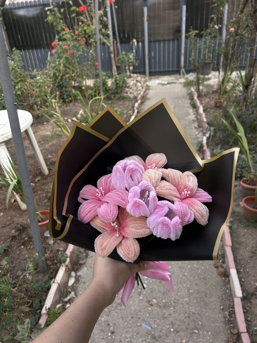 Buchet flori artificiale crini si lalele