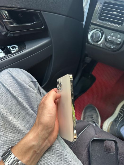 Продам айфон 12 про 256 гб
