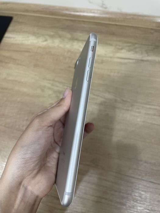 Продам IPhone 7 Plus, в идеальном состоянии