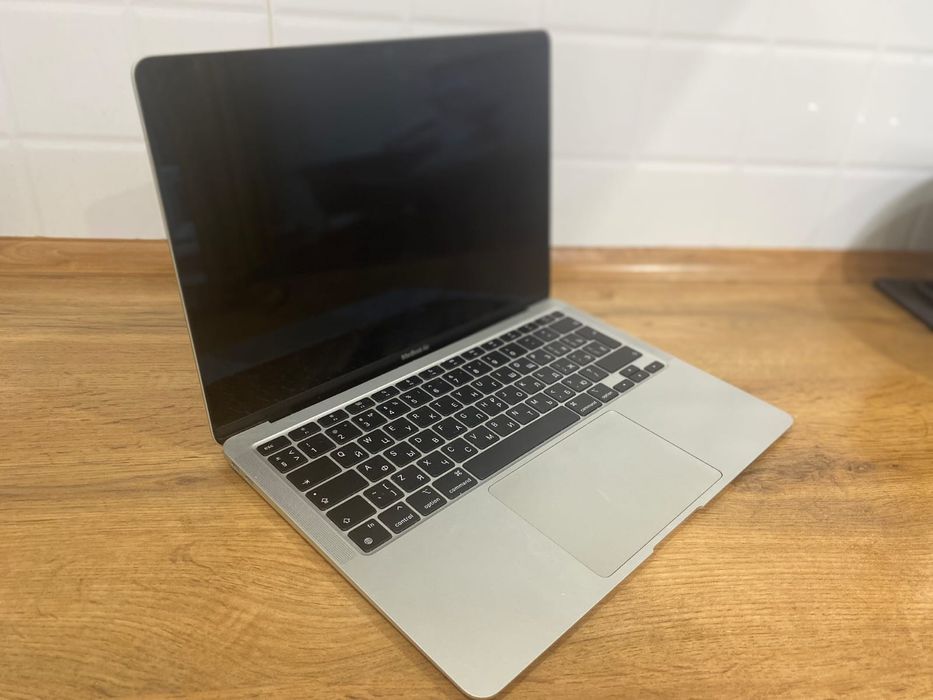 Macbook air M1 {2020}