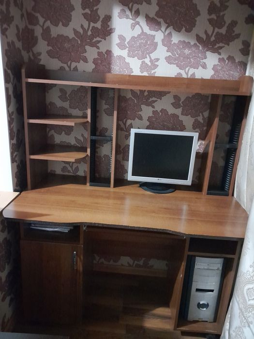 Компьютерный стол  классический