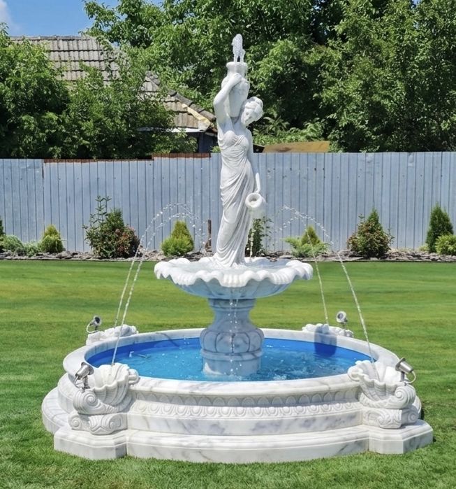 Fantanile Artezine din beton . Pretul este de 1750 lei fara piscina