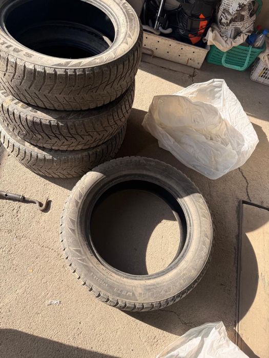 Продаю шины зимние 225/60/18