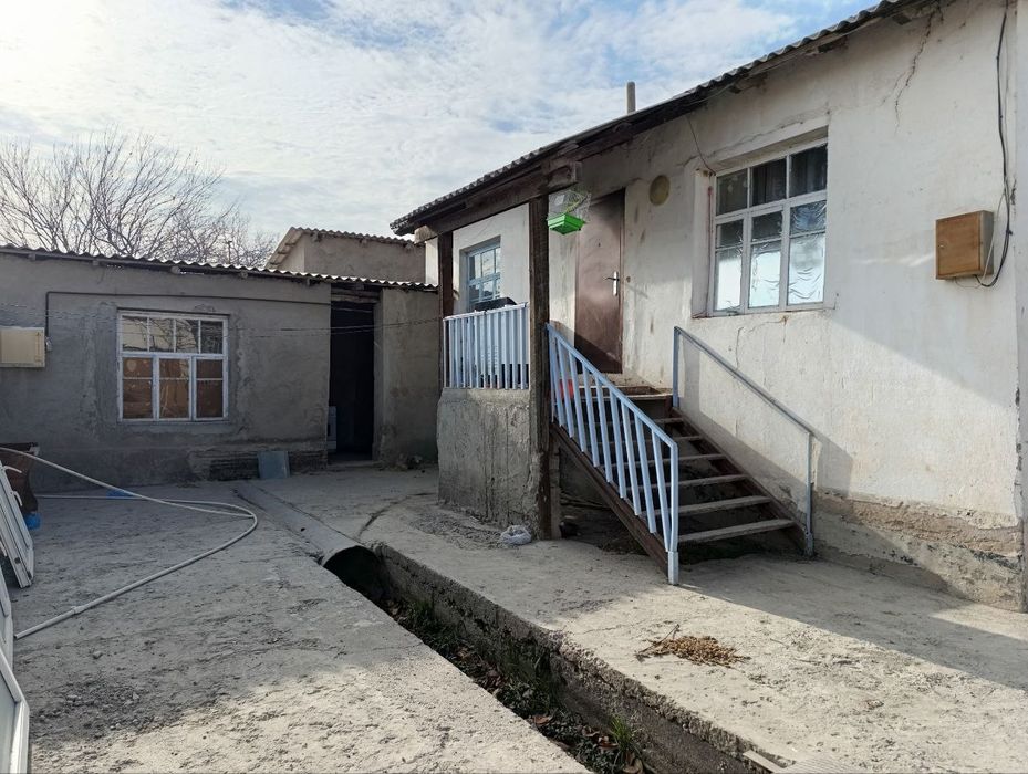 Продается дом с большим участком