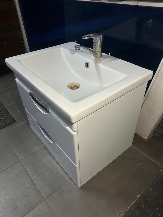 Тумбочка с раковиной