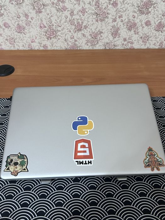 Ноутбук HP-15s )