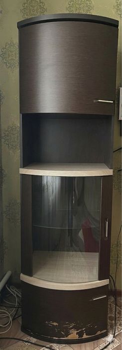 Продается шкаф со стеклом