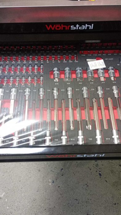 Количка с инструменти, оборудвана.