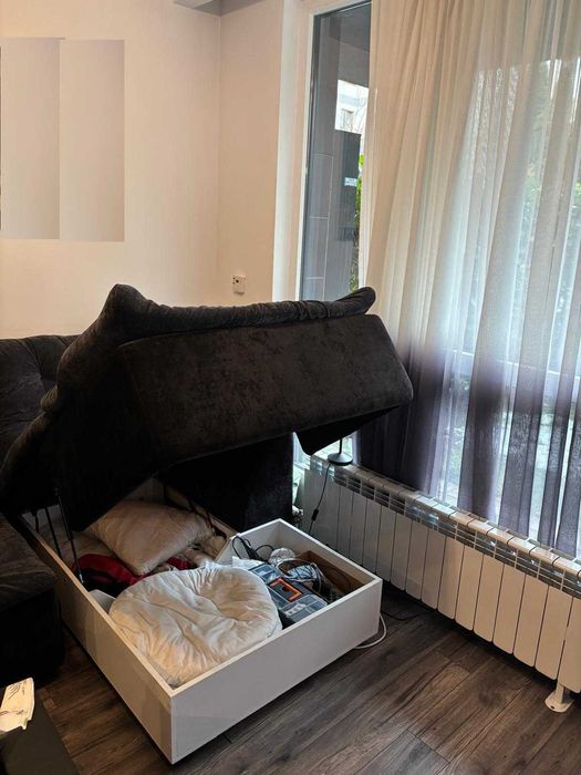 Продавам разгъваем диван