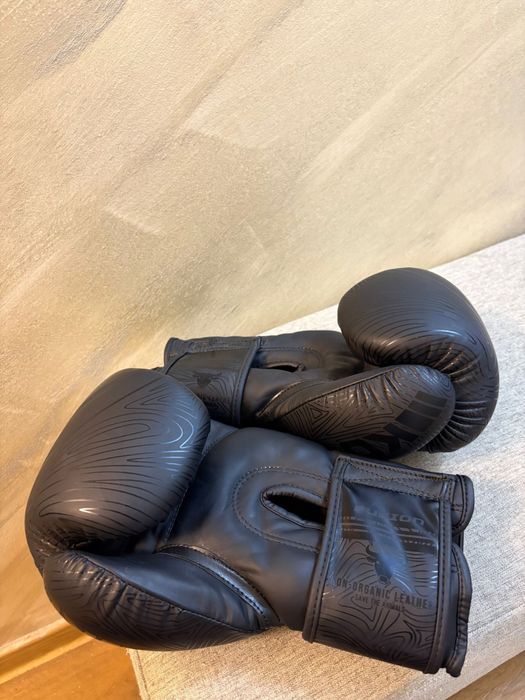 Vand tibiere si manusi