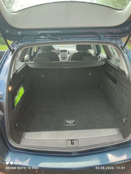 Opel Astra J 2011