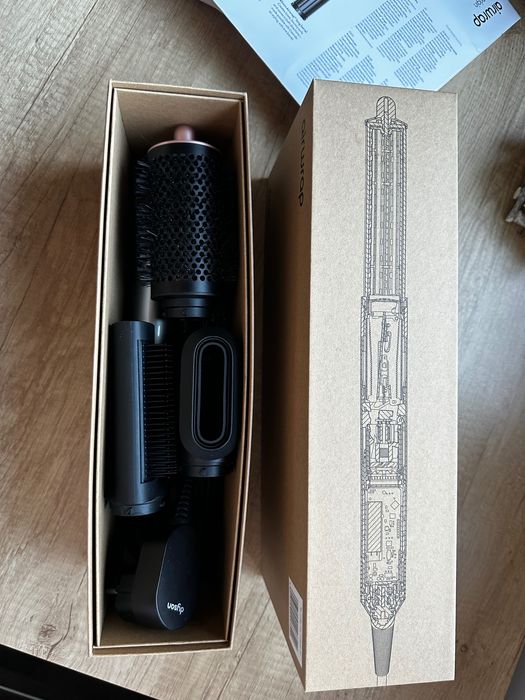 Dyson сешоар,пълен сет!!