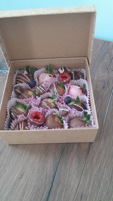 Realizez căpșuni in ciocolată