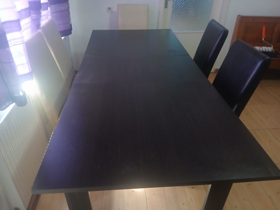 Masă extensibilă si 6 Scaune.