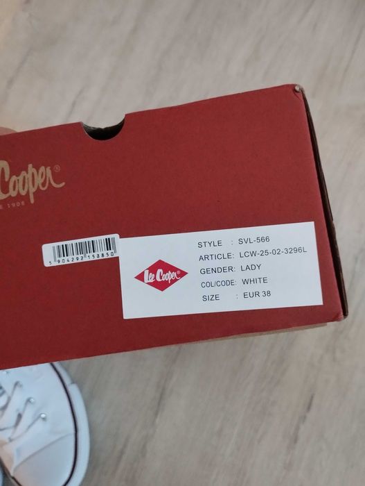 Бели кецове Lee cooper