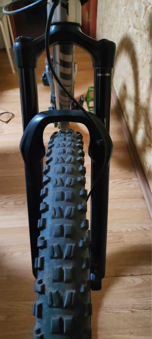 Вилка RockShox Yari
