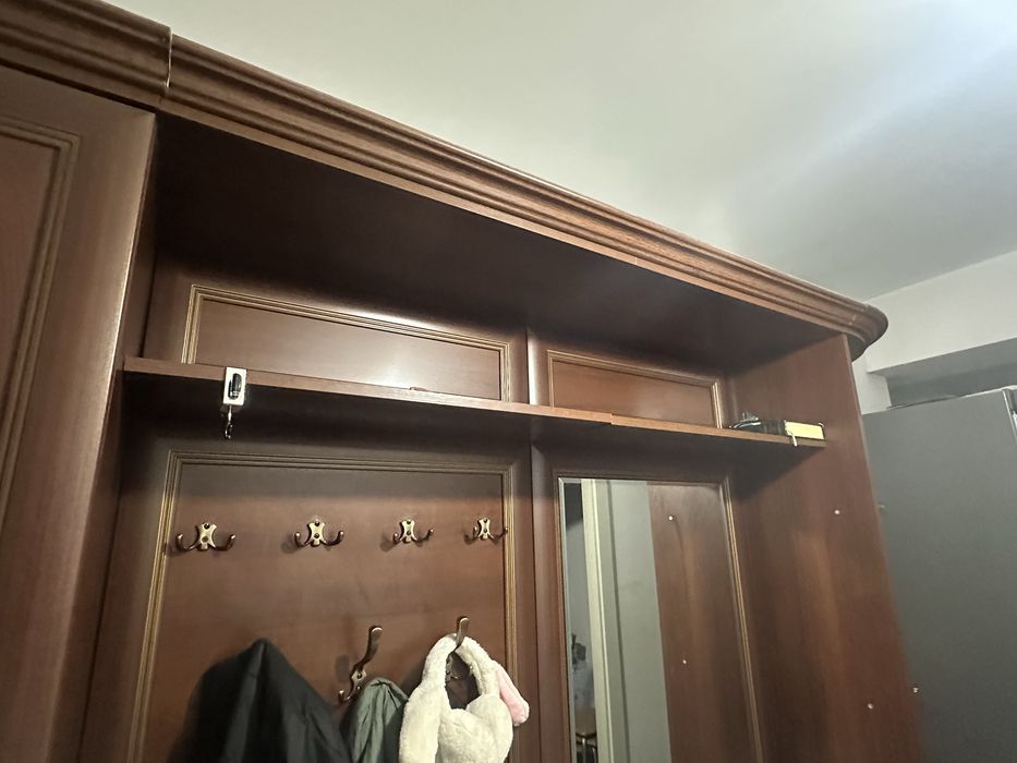 Шкаф для прихожей (230×280×46) Б/У