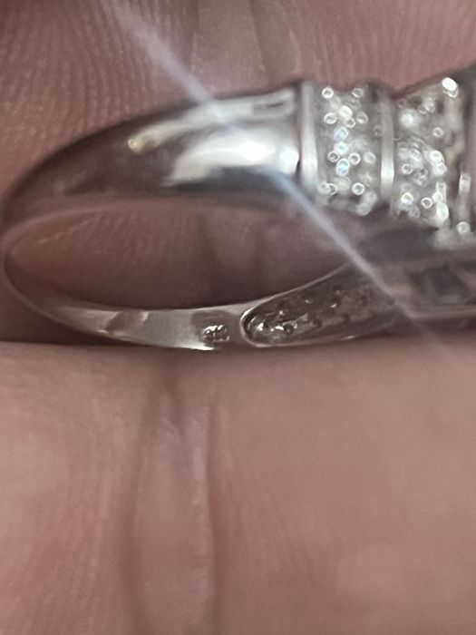 Inel aur alb 9k cu diamante