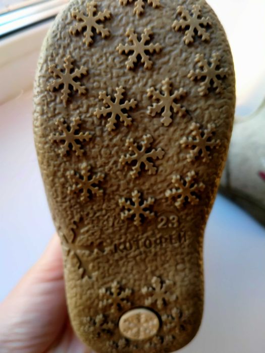 Продам детские валенки 23