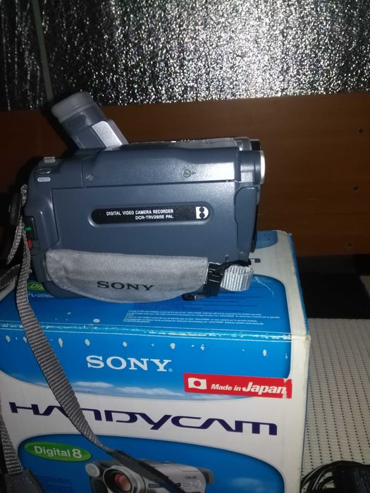продается видео-камера SONY-TRV-265E