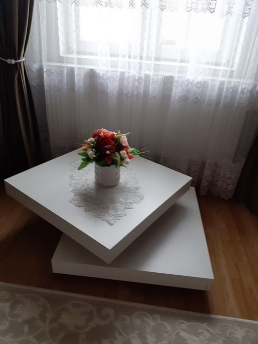 Masă de living albă