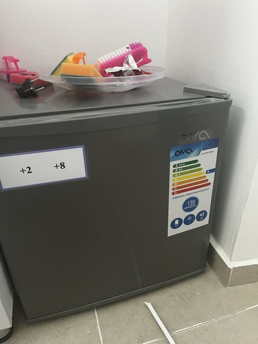 Холодильник новый продам