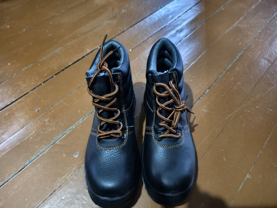 Продам ботинки защитны 38 размер