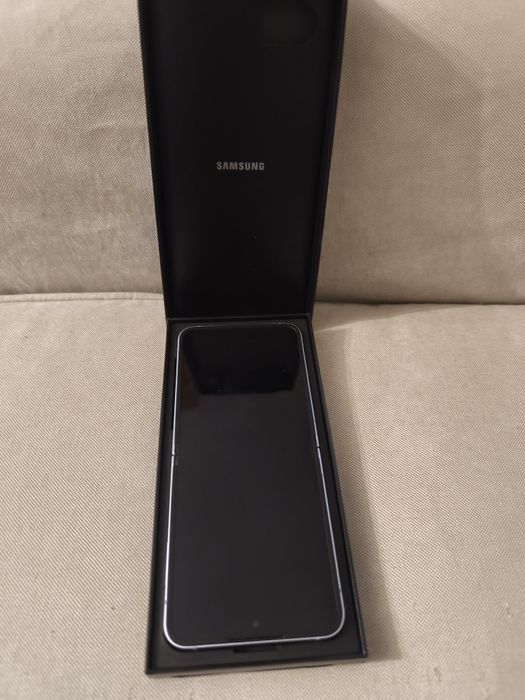 Samsung Galaxy Z Flip 6