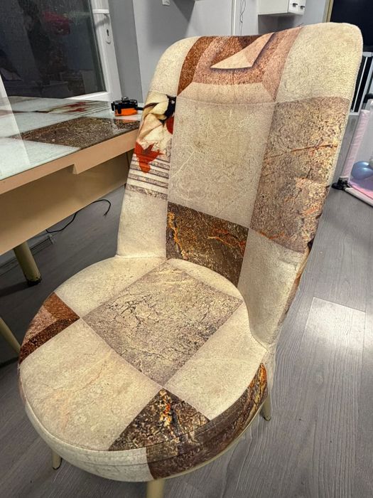 Vând masa de bucătărie