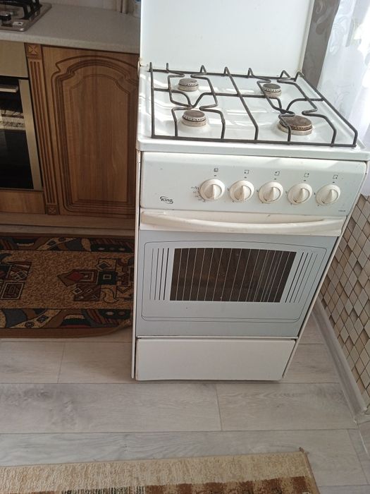 Продам газовую плиту