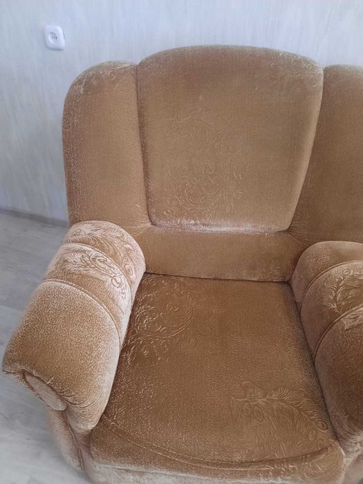 Продам мягкий уголок, диван и два кресла