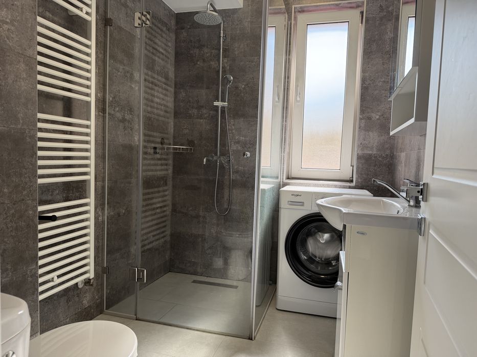 1 Decembrie, vizavi Sanovil - Apartament 2 camere, bucatarie separata si parcare!