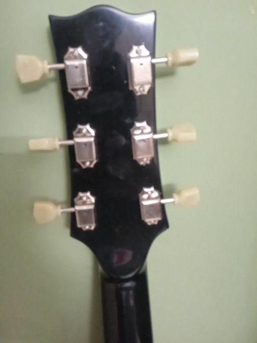Продам электрогитару . Gibson.