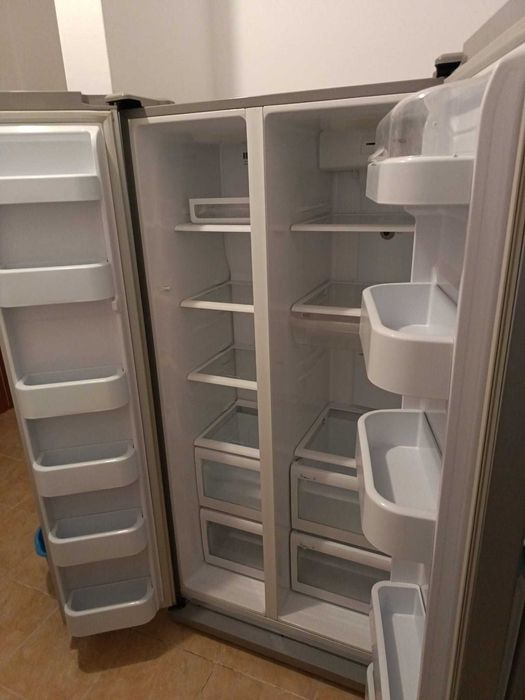 vand combina frigorifica in 2 usi