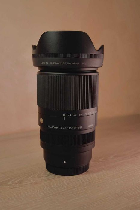 Sigma 16-300 mm f3.5-6.7 для Fujifilm X mount