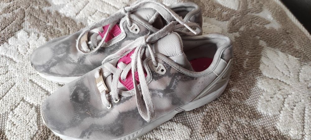 Продам кроссовки