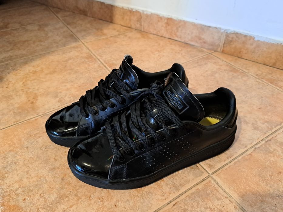 Сникърси Адидас .