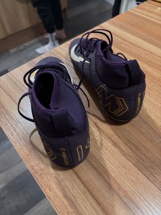 Бутонки за футбол