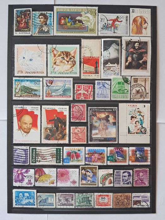 Продавам пощенски марки - четиристотин и четиридесет броя.